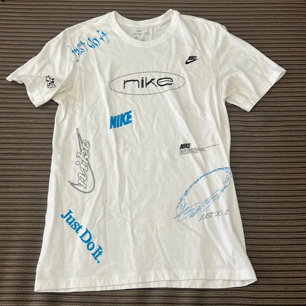 Nike T-Shirt Size Small